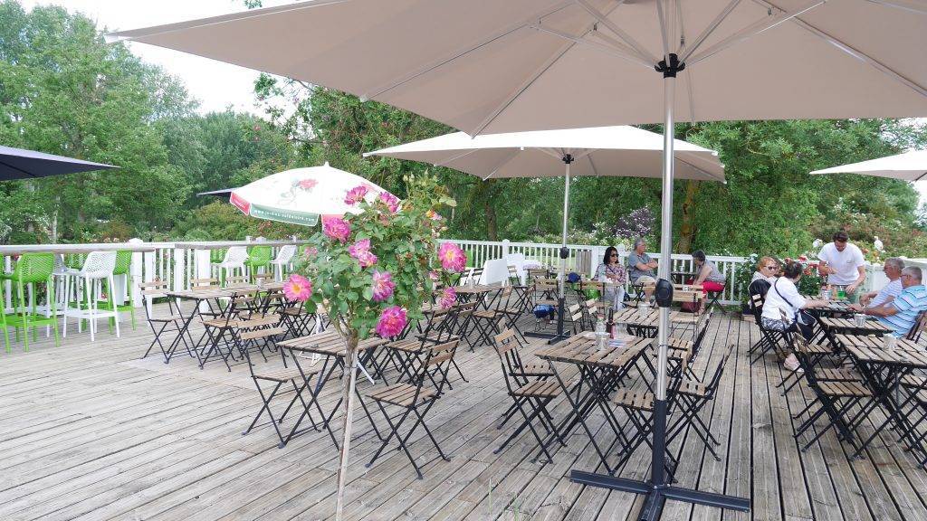 La terrasse pour les pauses de la visite